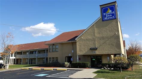 TRAVEL INN MOTEL .